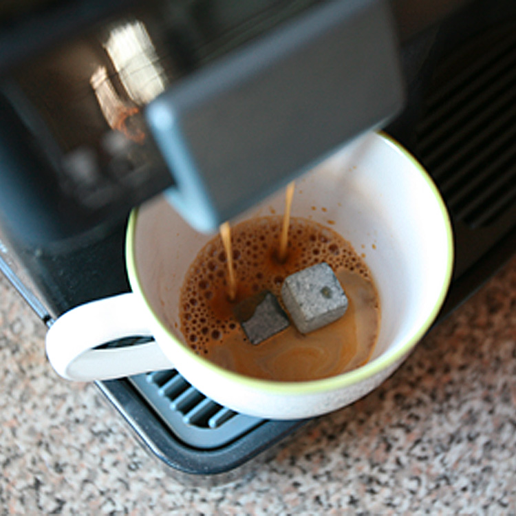 Isbitar av täljsten