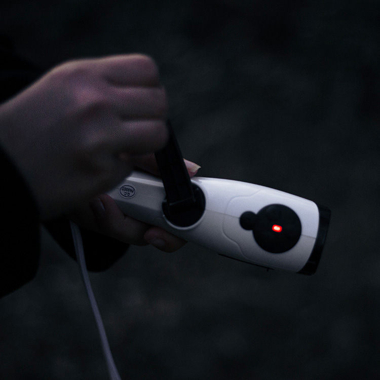 Radio & ficklampa med dynamovev