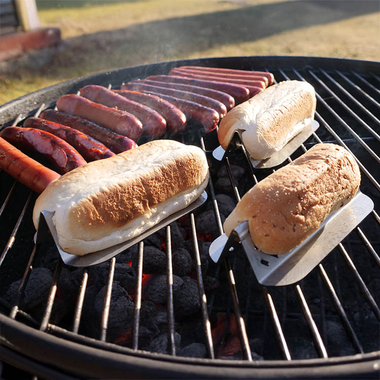 Korvbrödsrostare till grillen