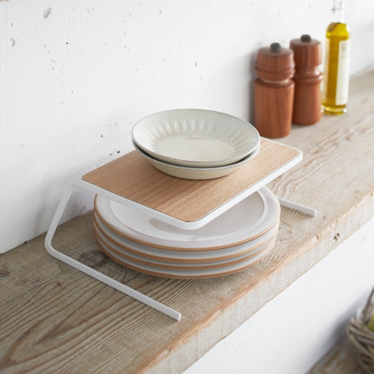 Hylla för tallrikar, TOSCA DISH STORAGE, 26,5 x 19,5 x H 9 cm, Yamazaki, Vit / Trä
