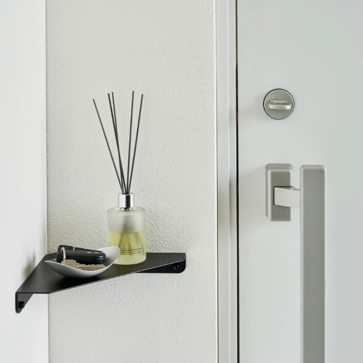 Hylla i metall, För hörn, TOWER CORNER SHELF, Yamazaki, Svart