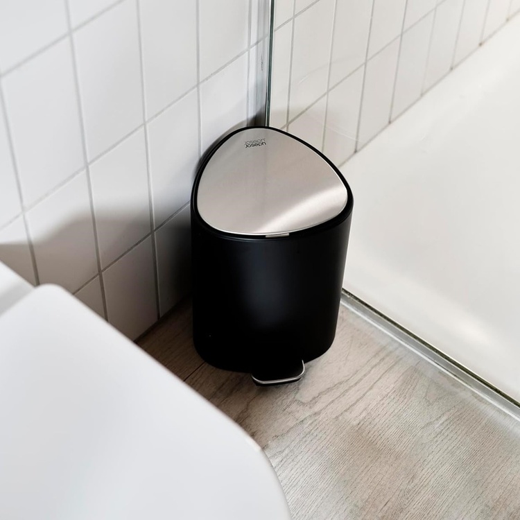 Pedalhink för hörn, 5 L, EASY-STORE PEDAL BIN, Joseph Joseph, Svart / Silver