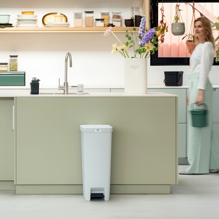 Hög pedalhink 40L, Brabantia, Ljusgrå