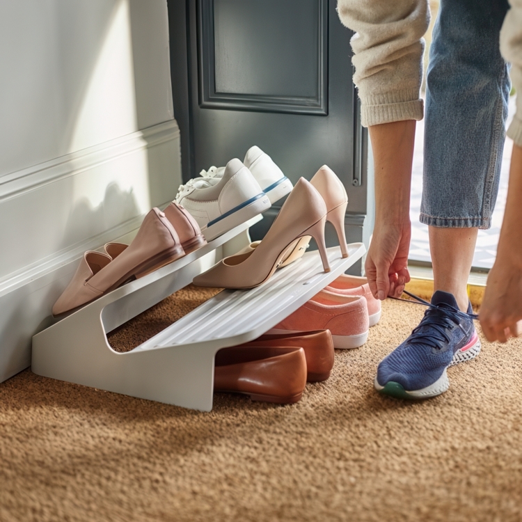 Skoställ för 6 par skor, Spar plats, LARGE SHOE-IN RACK, Joseph Joseph, Ljusgrå