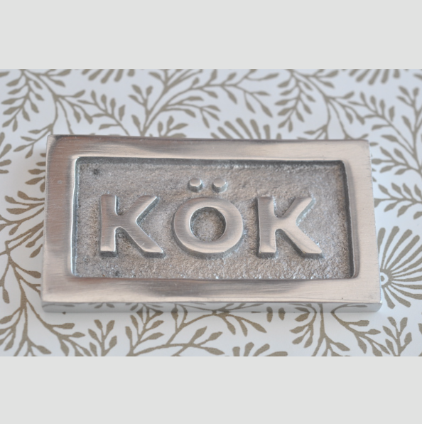 Skylt med ram, KÖK, 6,5 x 3,5 cm, Exmez, Sandgjuten aluminium