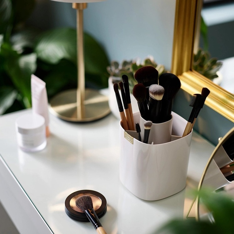 Sminkställ för penslar, VIVA MAKE UP BRUSH POT, Joseph Joseph, Benvit
